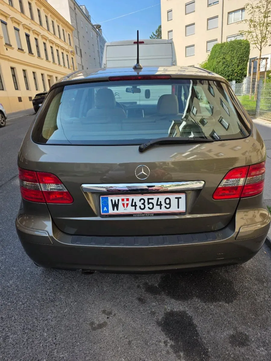 Mercedes-Benz B-Class 2009 photo 3
