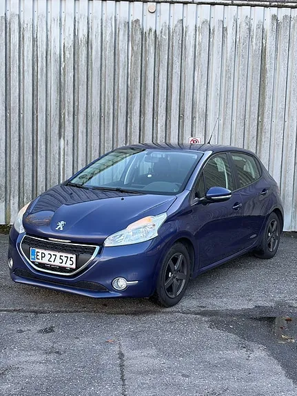 Peugeot 208 2012 photo 2