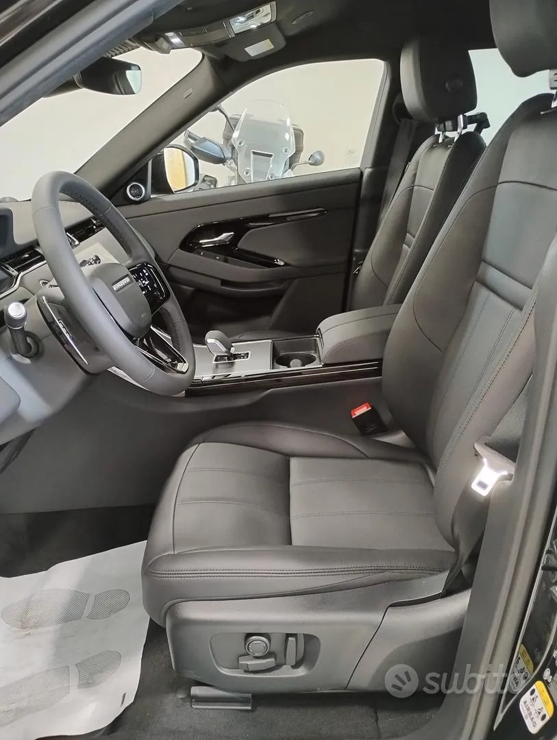 Land Rover Range Rover Evoque 2025 photo 3