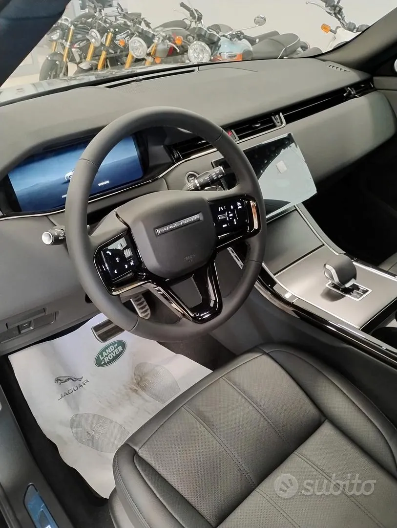 Land Rover Range Rover Evoque 2025 photo 2