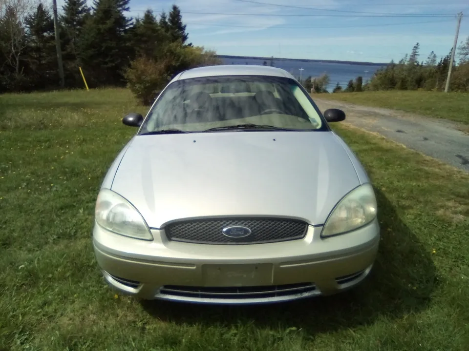 Ford Taurus 2004 photo 4