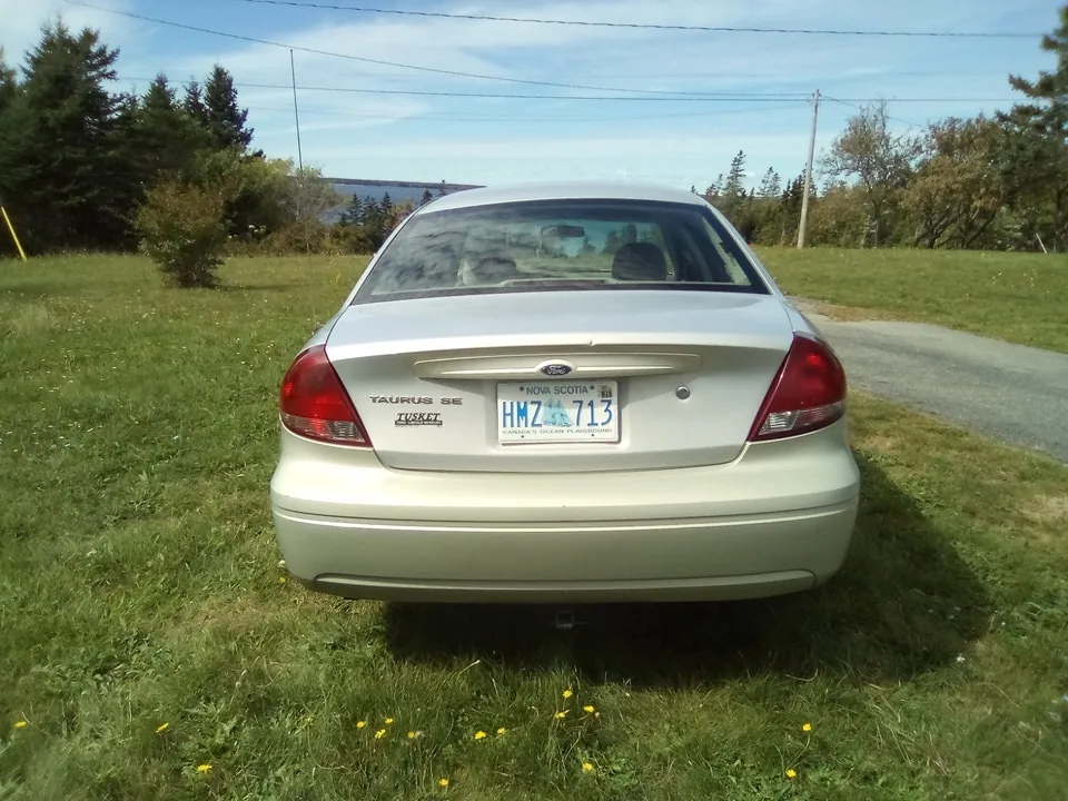 Ford Taurus 2004 photo 5