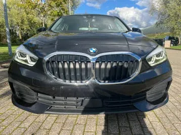 BMW 118I 2022 photo 3