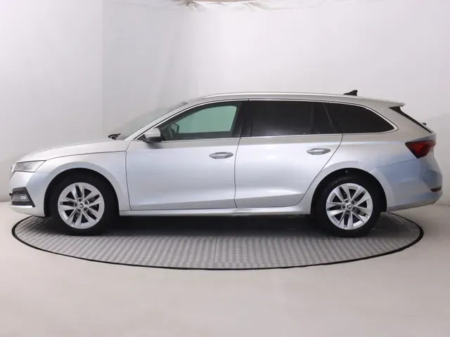 Skoda Octavia 2021 photo 2