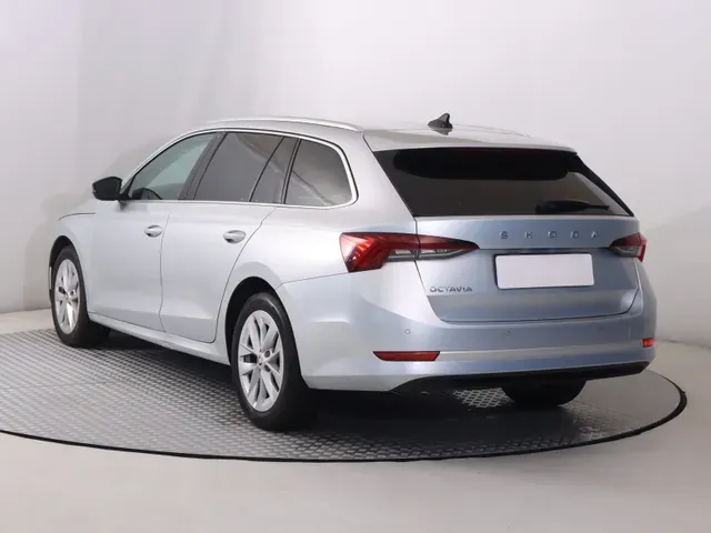 Skoda Octavia 2021 photo 3