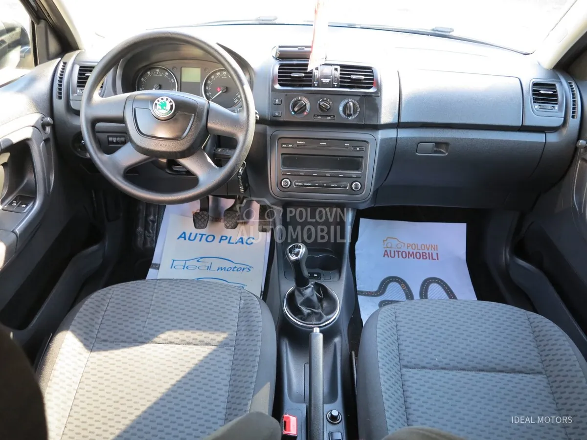 Skoda Fabia 2012 photo 3