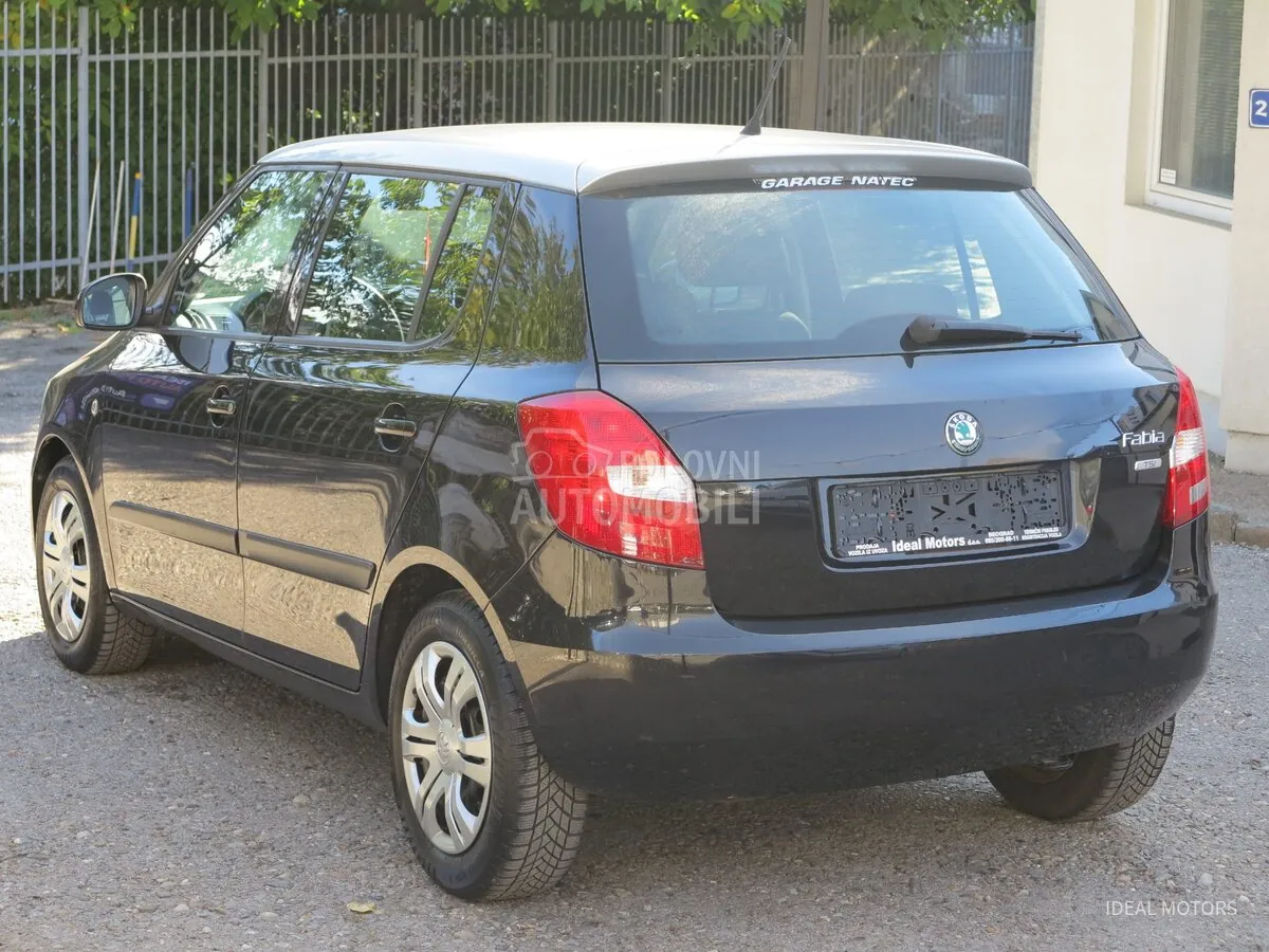 Skoda Fabia 2012 photo 4