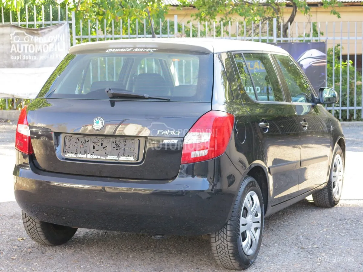 Skoda Fabia 2012 photo 5