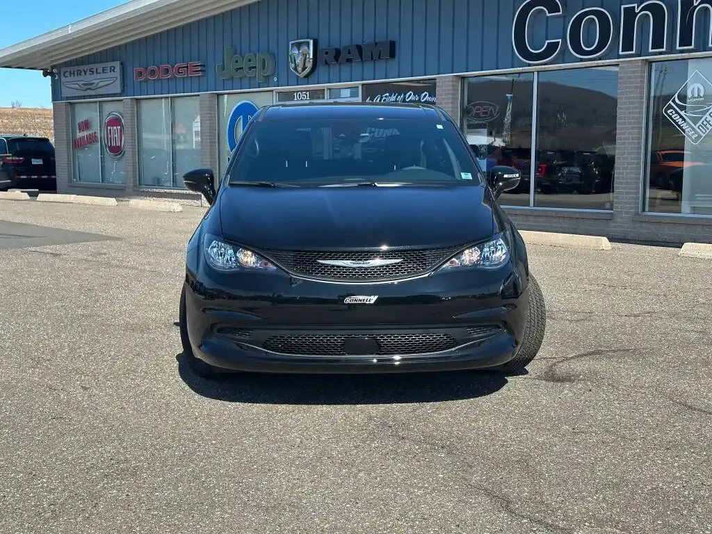 Chrysler Grand Caravan 2026 photo 2