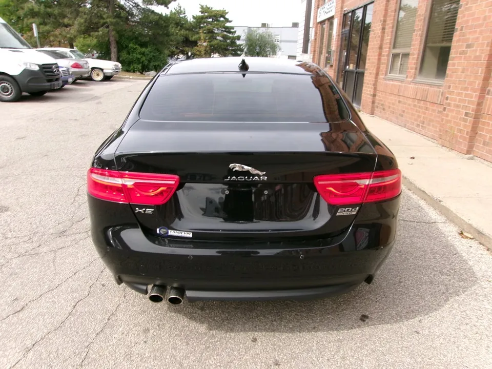 Jaguar Xe 2017 photo 5