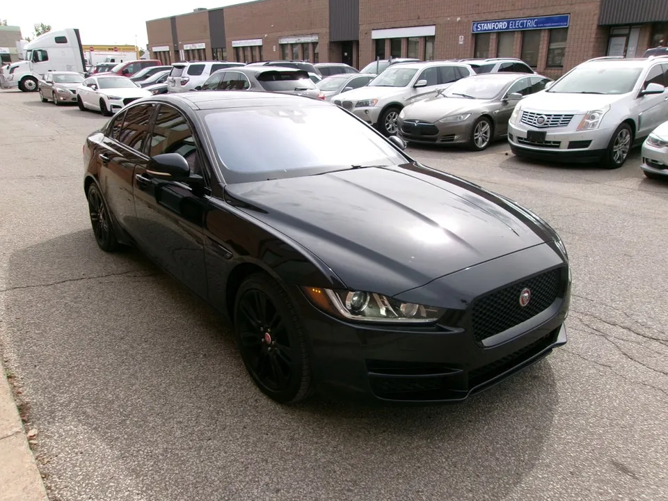 Jaguar Xe 2017 photo 3