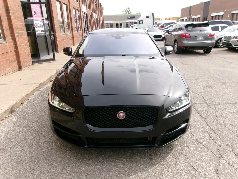 Jaguar Xe 2017 photo 2