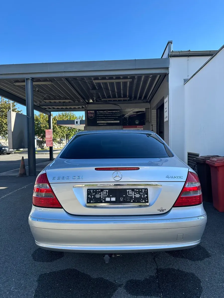 Mercedes-Benz E-Class 2006 photo 3
