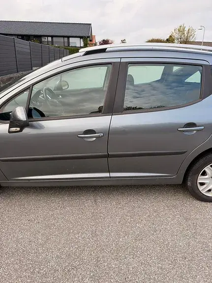 Peugeot 207 2009 photo 2