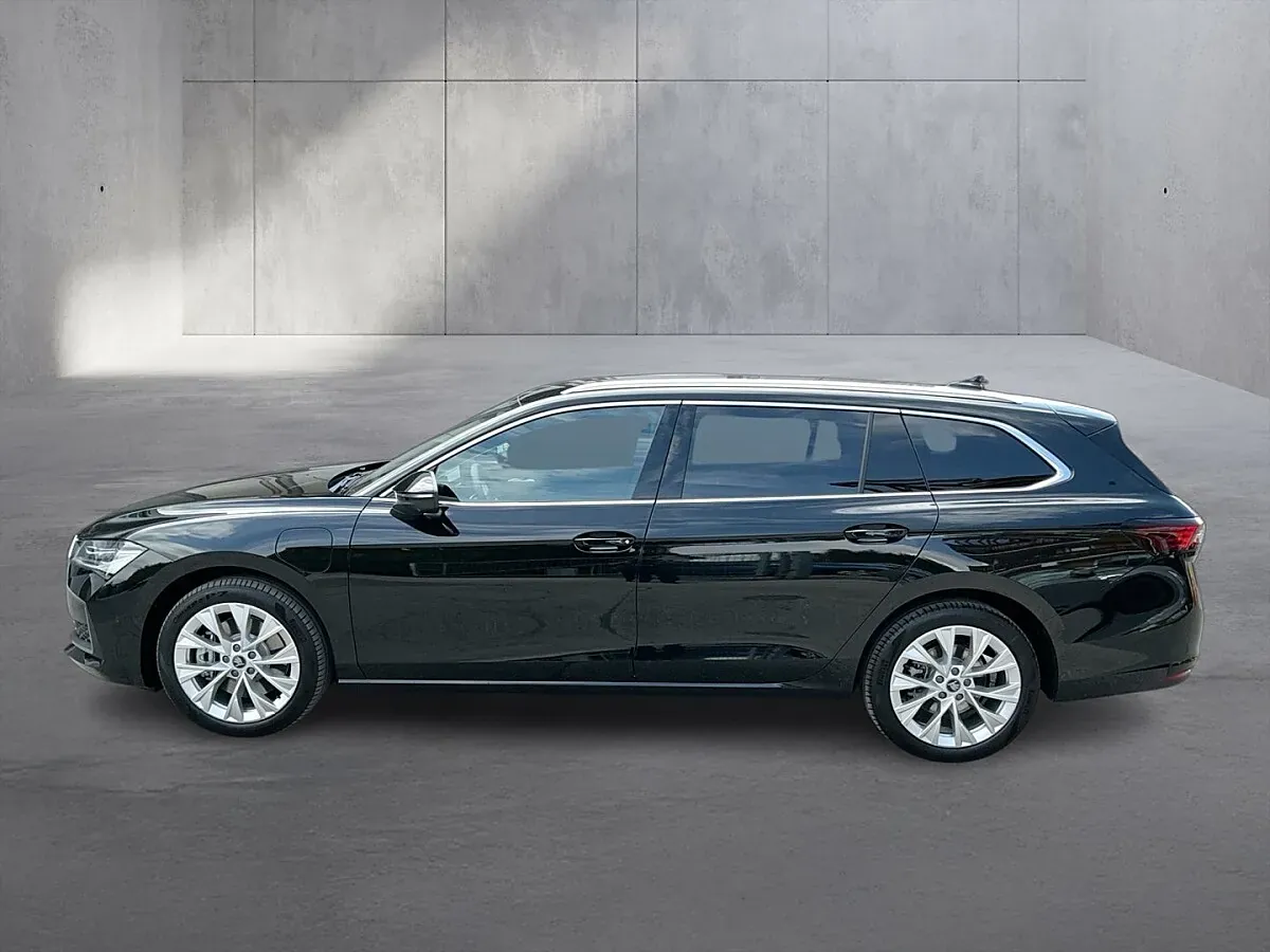 Skoda Superb 2026 photo 2