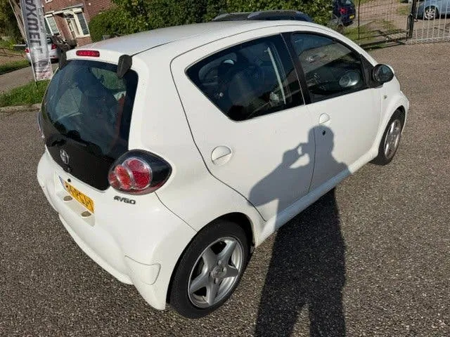 Toyota Aygo 2011 photo 2