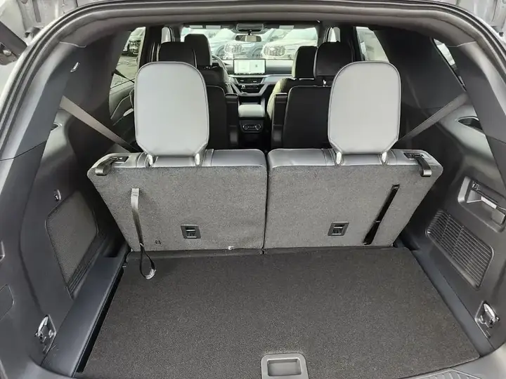 Ford Explorer 2026 photo 5