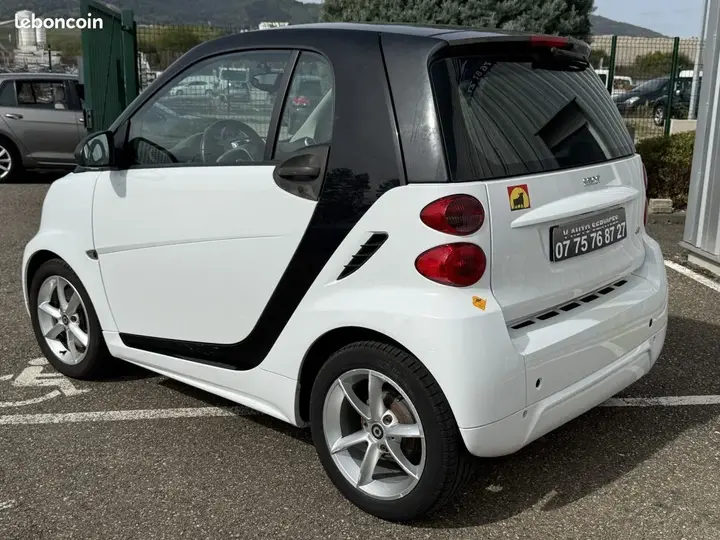 Smart Fortwo 2011 photo 3