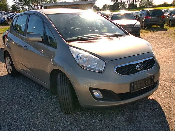 Kia Venga 2012 photo 2