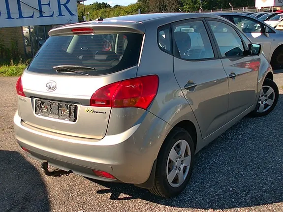 Kia Venga 2012 photo 3