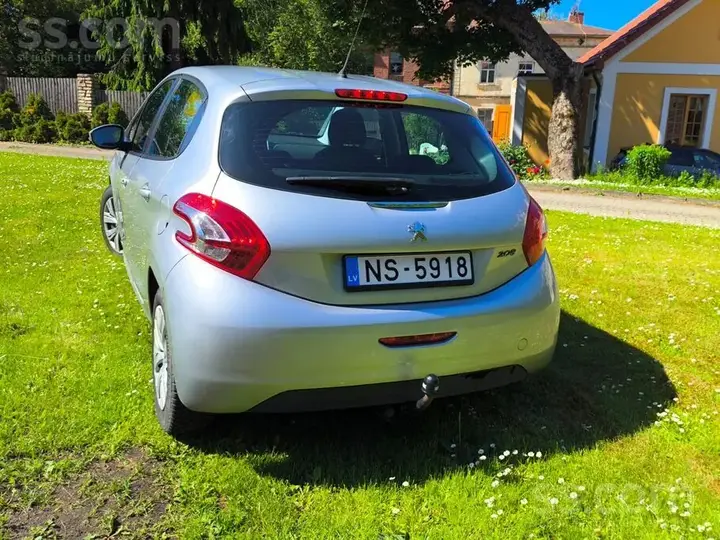Peugeot 208 2014 photo 3