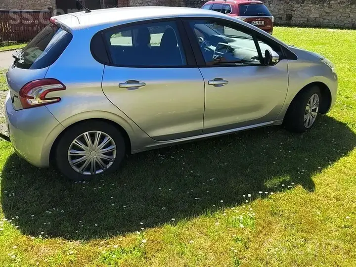 Peugeot 208 2014 photo 2
