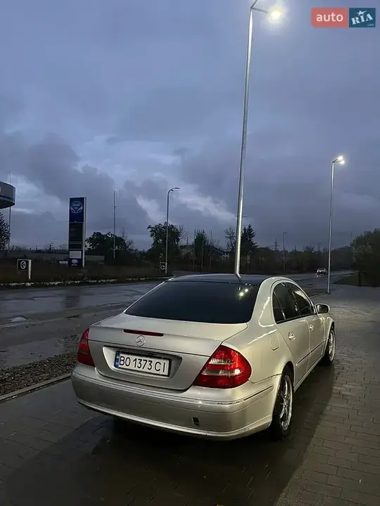 Mercedes-Benz E-Class 2002 photo 3