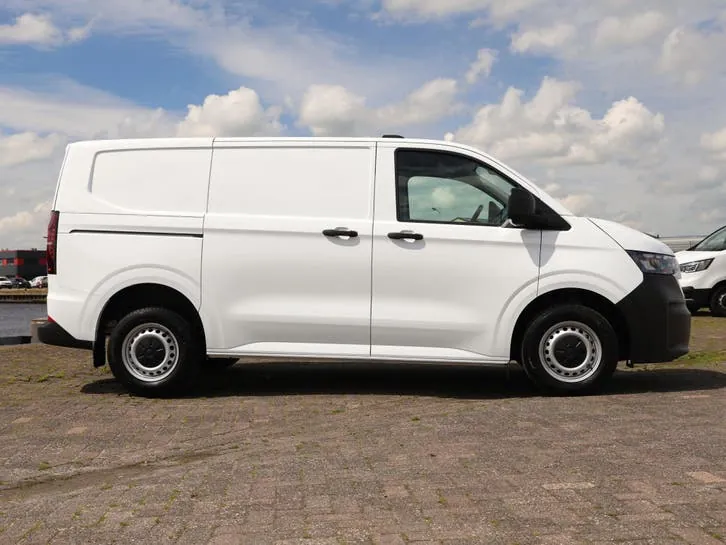 Volkswagen Transporter 2024 photo 2