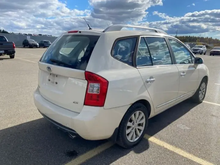 Kia Rondo 2012 photo 3