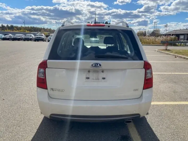 Kia Rondo 2012 photo 2