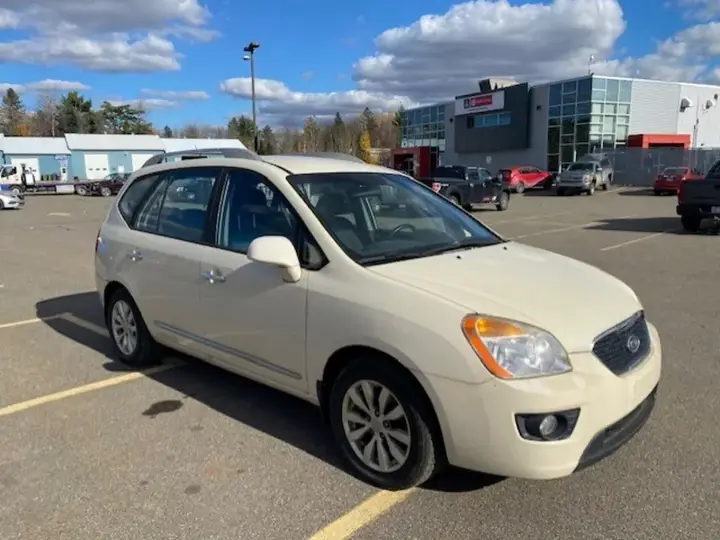 Kia Rondo 2012 photo 4