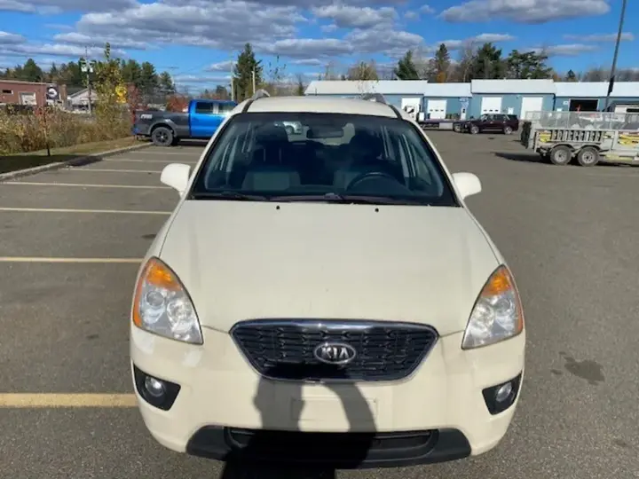 Kia Rondo 2012 photo 5