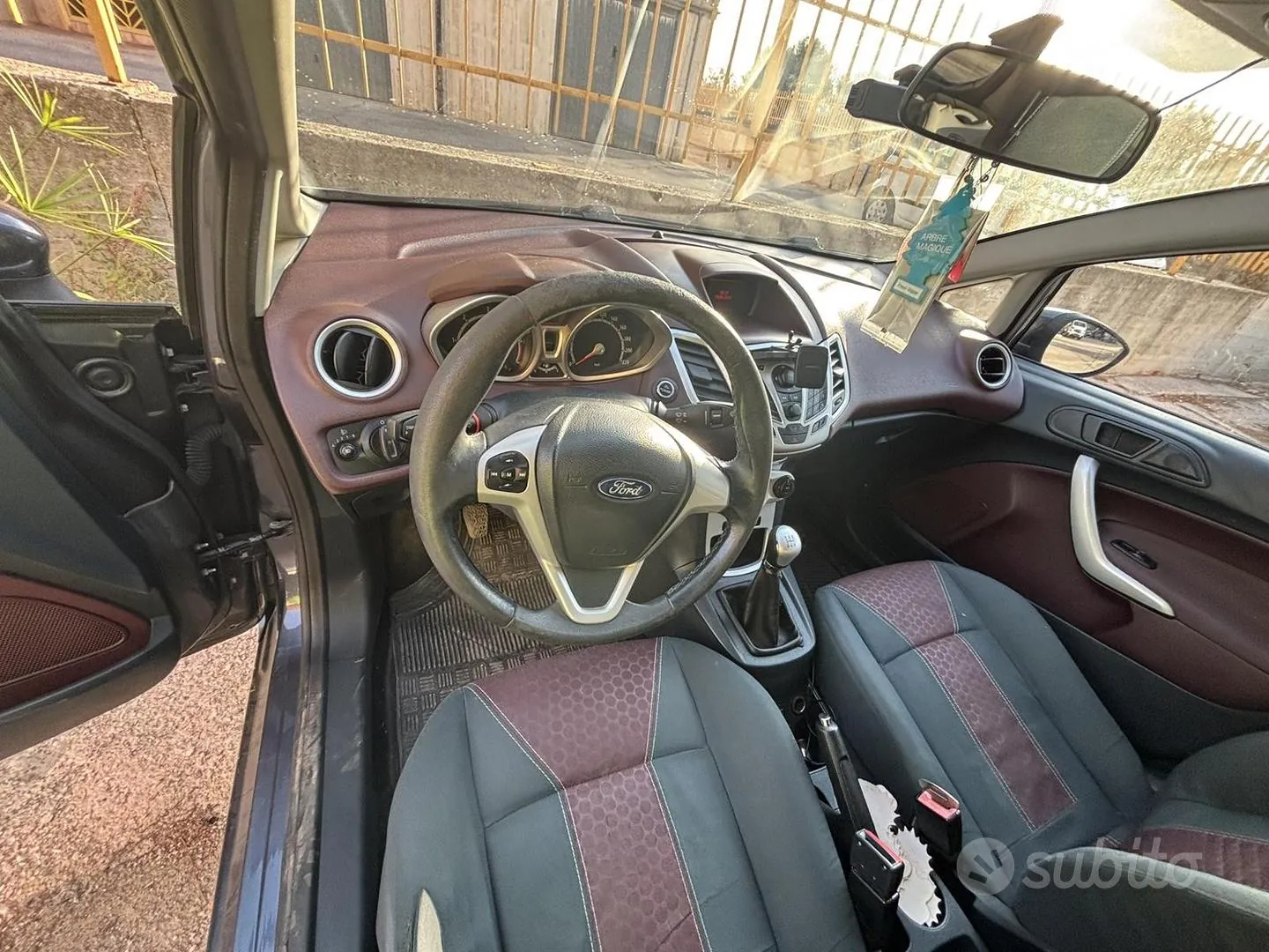 Ford Fiesta 2010 photo 3