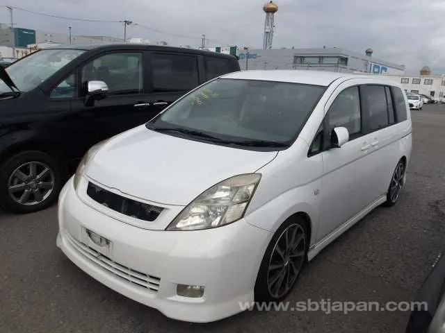 Toyota Isis 2005 photo 2