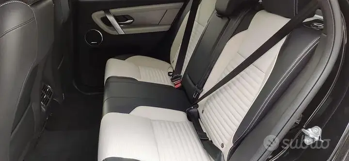 Land Rover Discovery Sport 2024 photo 4