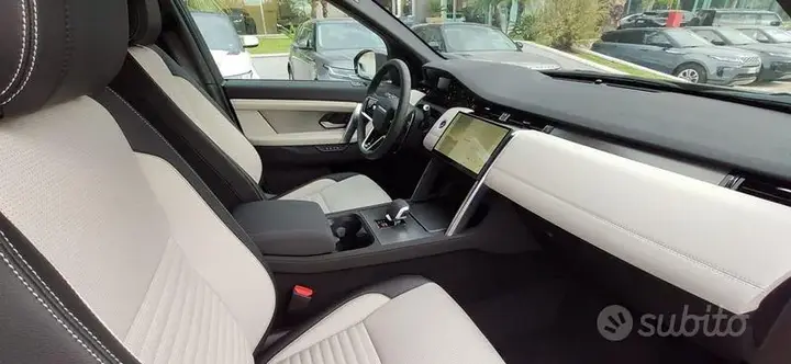 Land Rover Discovery Sport 2024 photo 3
