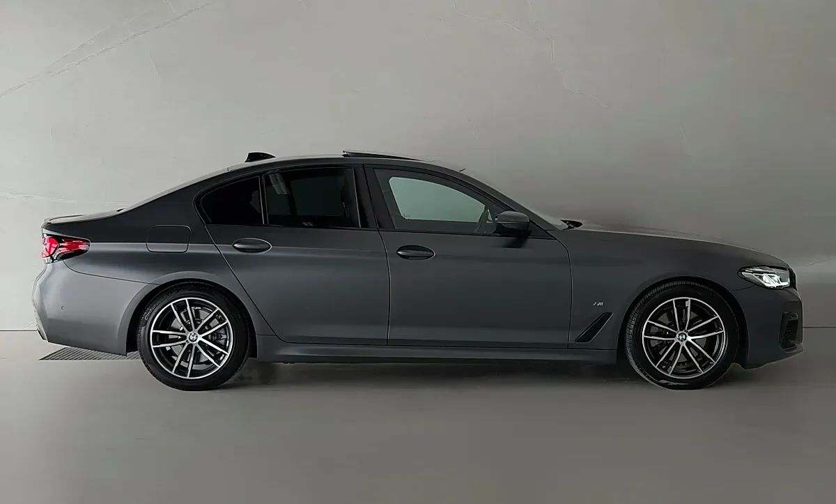 BMW 5 Series 2021 photo 3