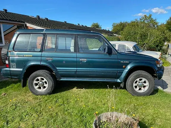 Mitsubishi Pajero 1997 photo 2