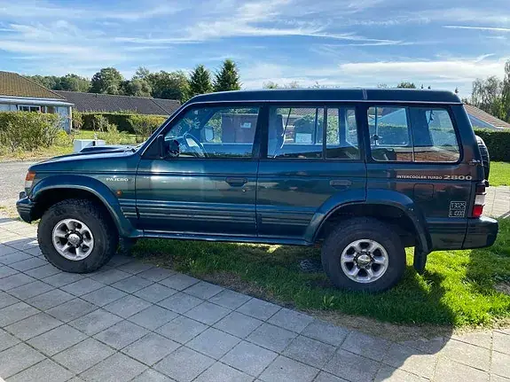 Mitsubishi Pajero 1997 photo 3