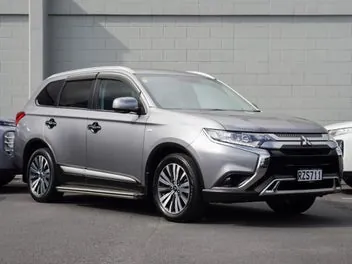 Mitsubishi Outlander 2022 photo 2