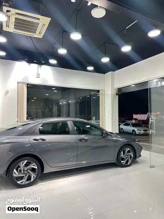 Hyundai Elantra 2025 photo 3