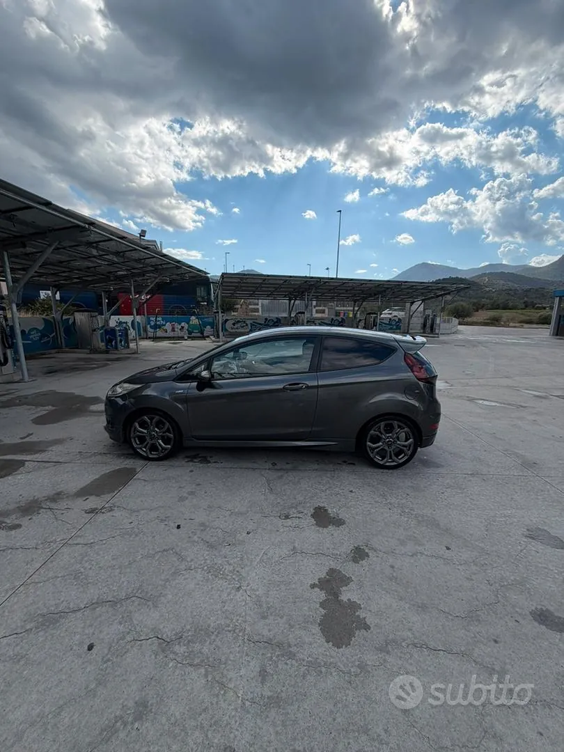 Ford Fiesta 2017 photo 2