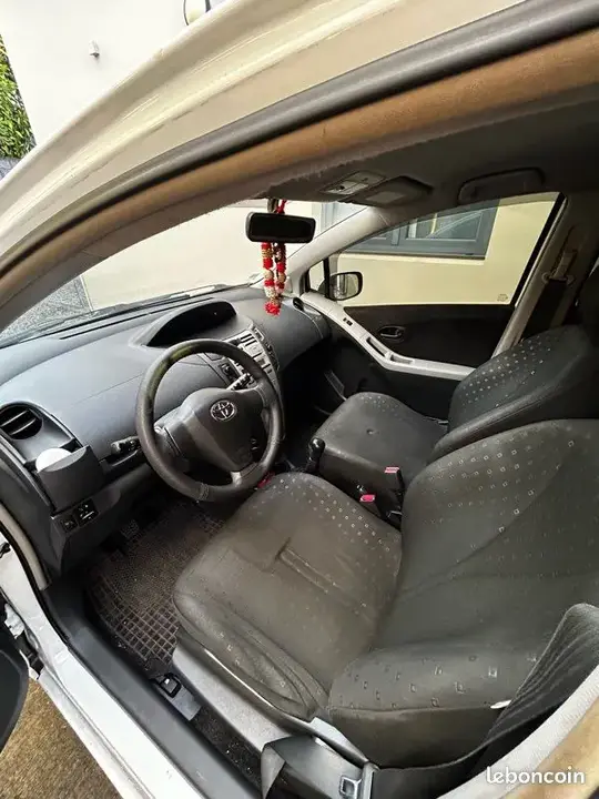 Toyota Yaris 2009 photo 3