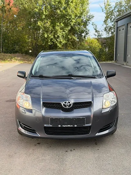 Toyota Auris 2010 photo 2