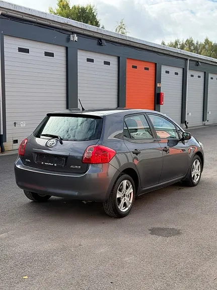 Toyota Auris 2010 photo 5