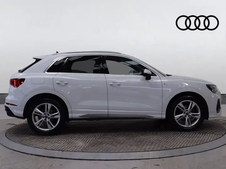 Audi Q3 2023 photo 4