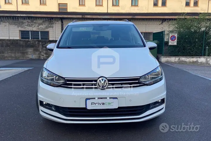 Volkswagen Touran 2017 photo 2