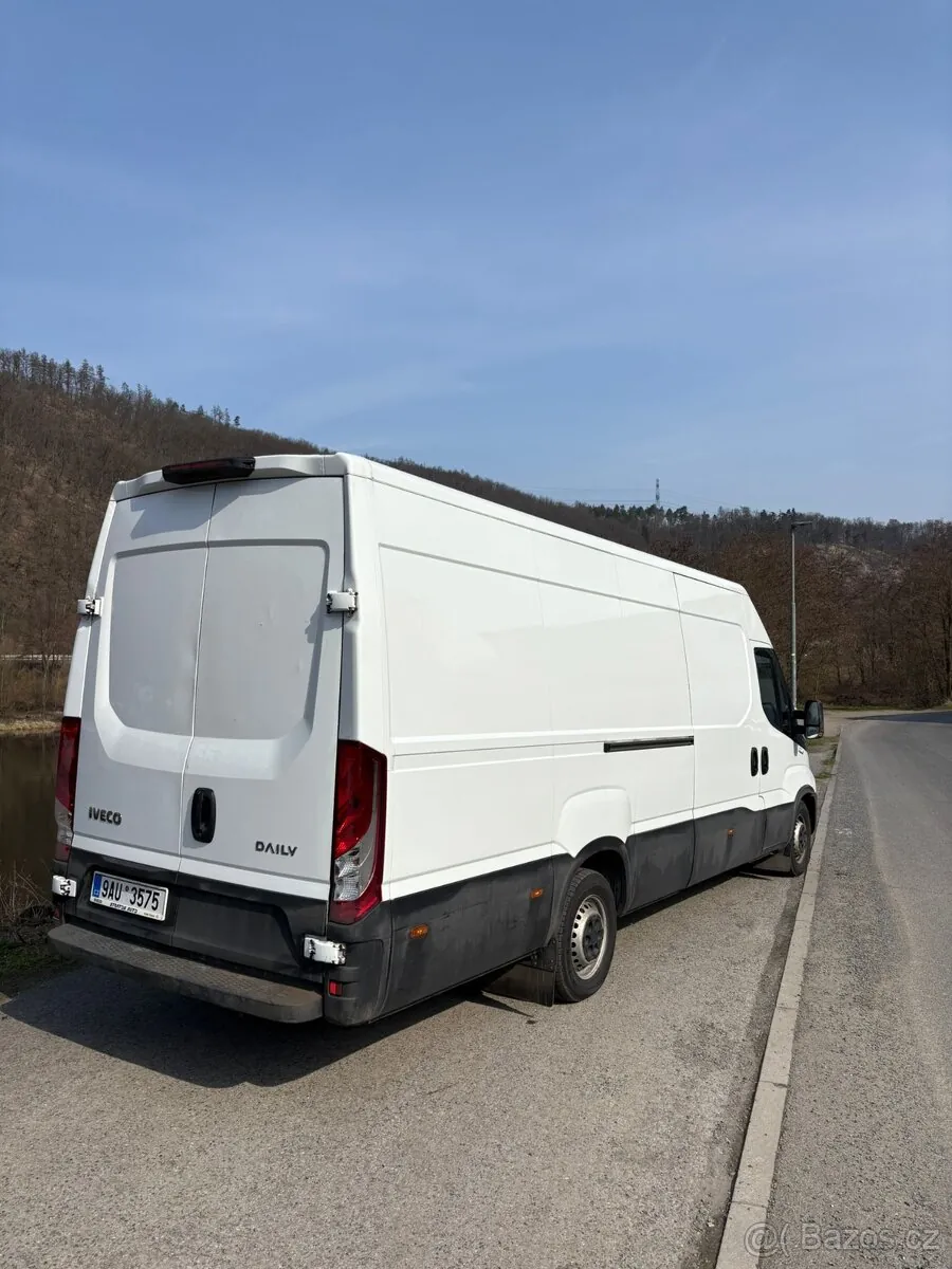 Iveco Daily 2023 photo 2