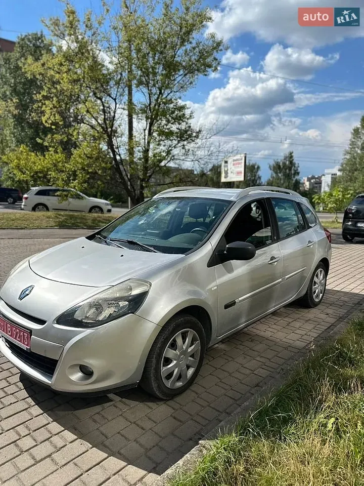 Renault Clio 2011 photo 2