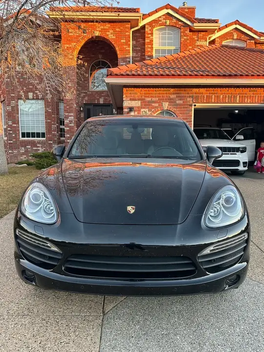Porsche Cayenne 2011 photo 2